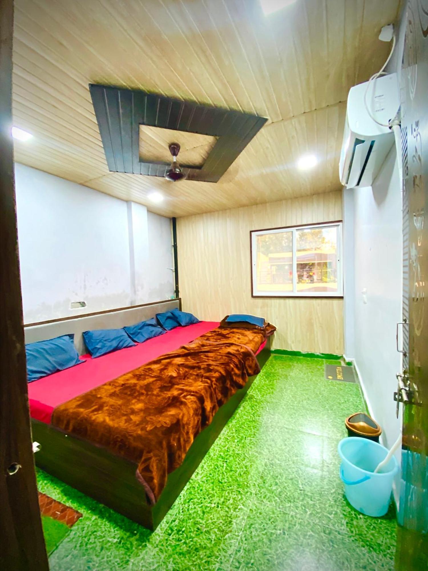 Hotel Ramghat View Удджайн Экстерьер фото
